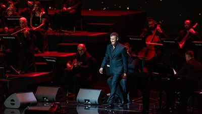 رسائل خاصة من الجمهور لـ كاظم الساهر في حفل العلمين للاطمئنان على صحته