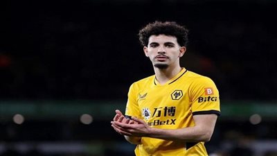 صراع بين ليفربول ومانشستر سيتي على ضم ظهير منتخب الجزائر 