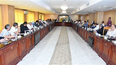 محافظ الفيوم يكلف الجهاز التنفيذي بإعداد تقارير عن نسب تنفيذ المشروعات القائمة