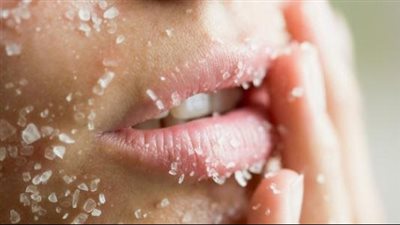 قناع طبيعي لتقشير البشرة وتنعيمها وتعزيز نضارتها 