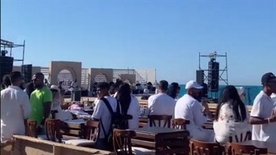 توافد الجماهير على حفل تامر عاشور بالساحل الشمالي (صور)