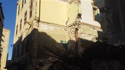 انهيار عقار من 3 أدوار بالإسكندرية، وحي وسط يعلق: صادر له قرار هدم