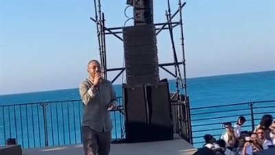 هاجي على نفسي، تامر عاشور يشعل حفله بالساحل الشمالي (فيديو وصور)