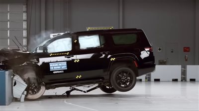 بعد تقيم معهد السلامة ’ أسوأ 3 سيارات دفع رباعى عالميا (فيديو)