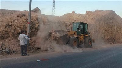 انطلاق حملة لرفع المخلفات بالطريق الصحراوي بالغنايم في أسيوط (صور)