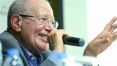 أحمد مرسي رائد الأدب الشعبي.. نجح في إدراج السيرة الهلالية والأراجوز على قائمة التراث المصري باليونسكو.. وحذر من التقليد الأعمى للغرب 