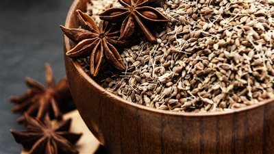 اليانسون، يخفف الانتفاخ وآلام المعدة ويرطب البشرة