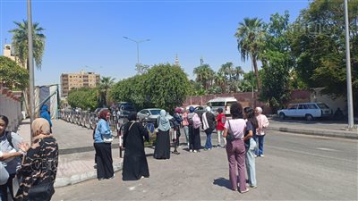 ألعاب وألوان وورد، فرحة طلاب الثانوية العامة بانتهاء ماراثون الامتحانات بالأقصر (بث مباشر) 