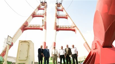 أسامة ربيع يتفقد أحدث الروافع البحرية ( فيديو وصور) 