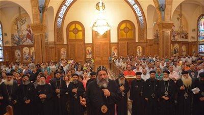 مطران جنوب الولايات المتحدة يلتقي طلبة وخريجي الإكليريكية بالمنيا