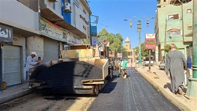 محافظ المنيا يتابع أعمال الرصف ورفع كفاءة الشوارع ضمن الخطة الاستثمارية