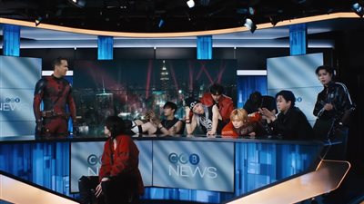 ولفيرين وديدبول يقدمان النشرة الإخبارية في أغنية Stray Kids الجديدة (فيديو)