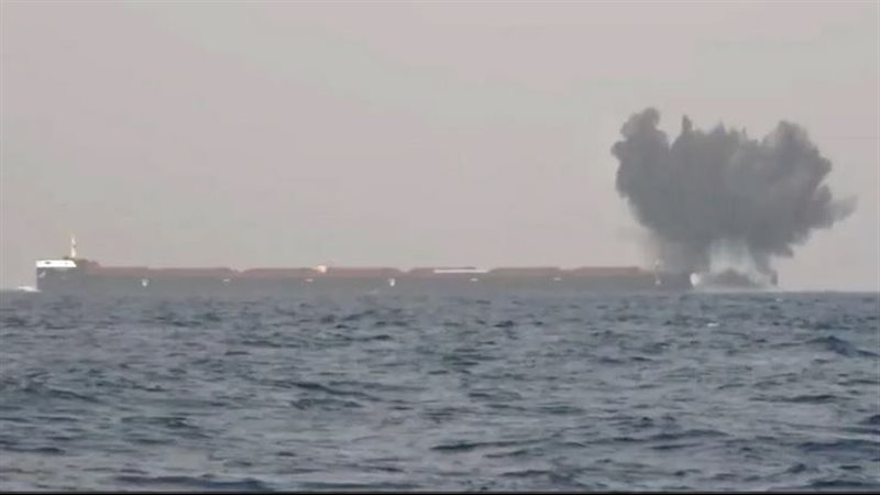 الحوثيون يشنون هجمات