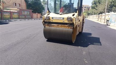 بدء أعمال رصف شارع المدارس بمدينة ناصر في سوهاج (صور)