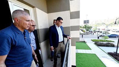 وزير الإسكان يوجه بسرعة تشغيل المنشآت الخدمية بمشروع 