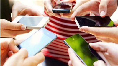 استشاري نفسي يدق ناقوس الخطر: إدمان الموبايل يسبب كارثة 