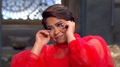 طبيب شيرين عبد الوهاب: تعرضت لضغوطات كبيرة وهذا سبب انعزالها الآن (فيديو)