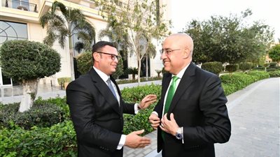 المهندس شريف الشربيني وزير الإسكان ينظم حفلا لتكريم سلفه الدكتور عاصم الجزار