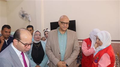 محافظ القليوبية يتفقد مبادرة 