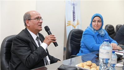 رئيس مياه الإسكندرية يشهد عرض مشاريع الكوادر القيادية