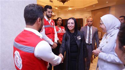 وزيرة التضامن تطلع على جهود الهلال الأحمر المصرى (صور)