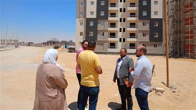 مسؤولو الإسكان يتفقدون مشروع شقق سكن كل المصريين بأكتوبر الجديدة