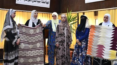 محو الأمية بالفيوم تنظم معرضا للصناعات اليدوية 