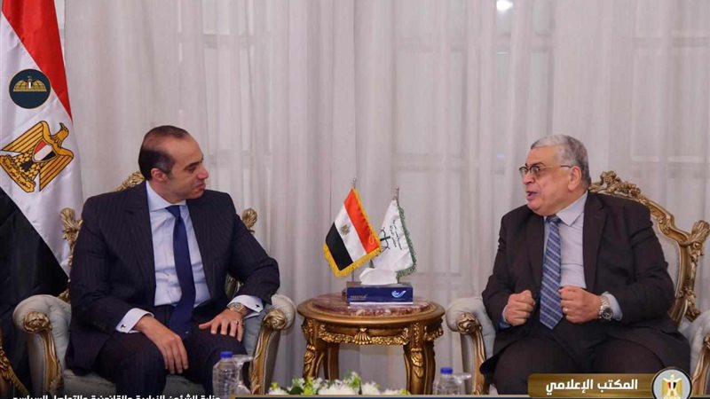 لقاء وزير الشئون