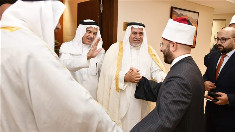 وزير الأوقاف يستقبل