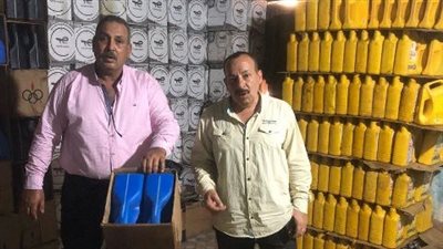 مصادرة 500 لتر زيوت سيارات مستعملة بالشرقية قبل إعادة بيعها