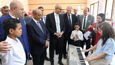وزير التعليم ومحافظ بني سويف يتفقدان مدرستي هشام كمال طعمة والهلال 