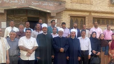وفد “قطاع المعاهد الأزهرية” يتابع أعمال تصحيح الشهادة الثانوية بكفر الشيخ