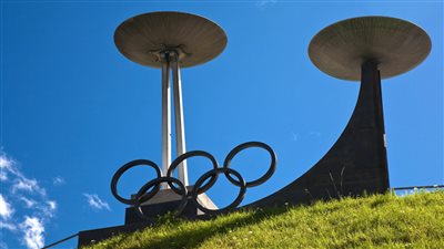 عداء ياباني ينهي سباق الماراثون بزمن قدره 54 عاما، ما القصة؟