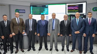 رئيس القابضة للغازات يتفقد مركز التحكم ويتابع عمليات الضخ لمحطات الكهرباء