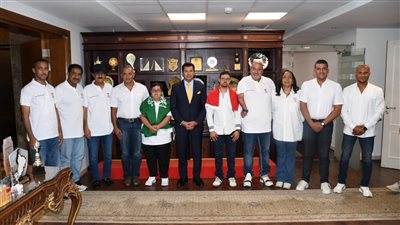 وزير الرياضة يلتقي السباحين من الأصحاء وذوي الهمم لتتابع عبور بحر المانش