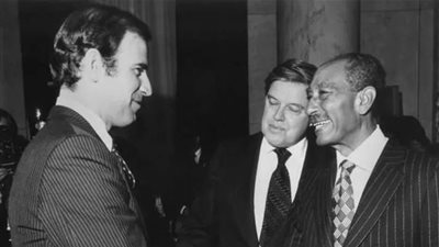 استسلم لحكم الزمن، نظرة على مسيرة بايدن السياسية الممتدة لـ 50 سنة 