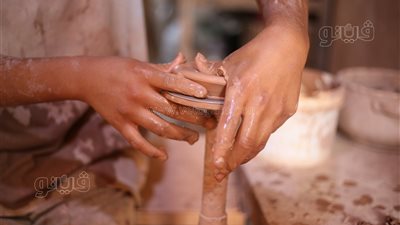 أول فرن صديق للبيئة لتصنيع الأواني الفخارية بقرية الفخار في قنا (بث مباشر)