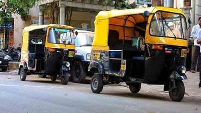 سائق توك توك يعتدي على زميله بـ