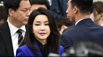 حقيبة يد تضع السيدة الأولى لكوريا الجنوبية تحت طائلة القانون