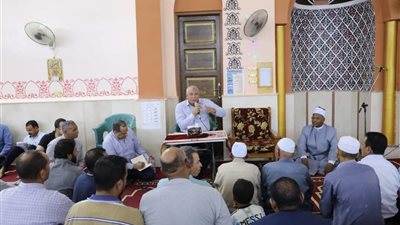 محافظ الوادي الجديد يوجه بحصر مشاكل بلاط وحلها