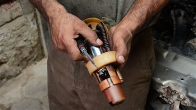 بعد شكاوى أصحاب السيارات، كيف تحافظ على طرمبة البنزين؟ (فيديو) 
