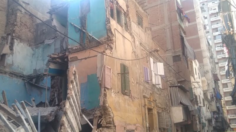 انهيار اجزاء من عقارات