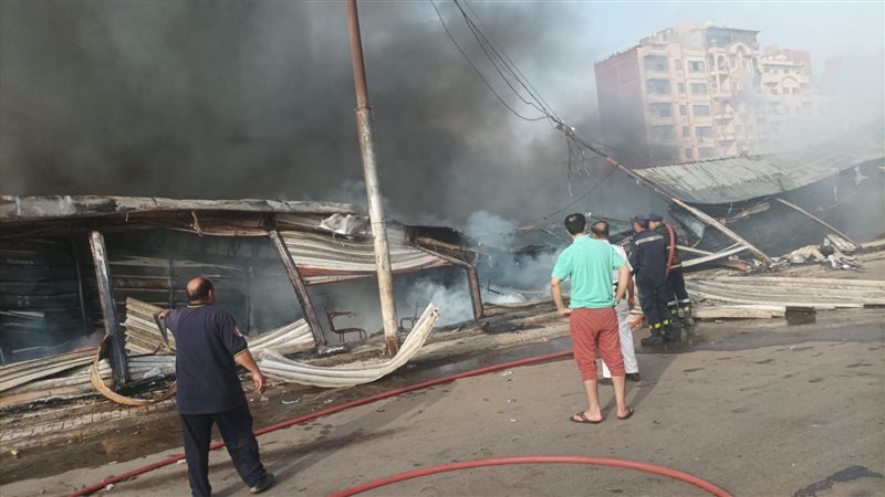 حريق هائل بمعرض ملابس