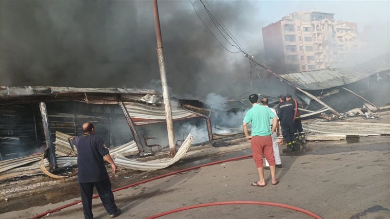 حريق هائل بمعرض ملابس