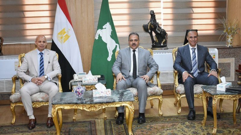 المحافظ يستقبل الدكتورهانى