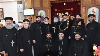 الأنبا غبريال يمنح كاهنا في إيبارشية بني سويف درجة القمصية