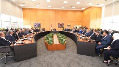 وزير الإسكان يكلف شركات المياه بتقليل الفاقد وترشيد استهلاك الطاقة 