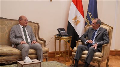 وزير الاتصالات يوافق على توفير أجهزة حاسب لمبنى الاختبارات الإلكترونية بجامعة سوهاج 