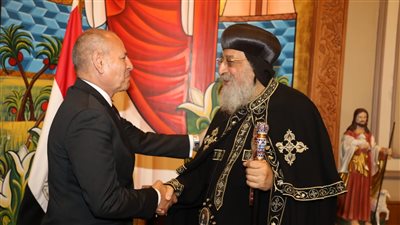 محافظ القاهرة يزور البابا تواضروس الثاني 