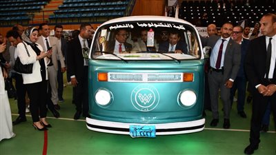وزير الرياضة يشيد بابتكارات طلاب جامعة حلوان في معرض 